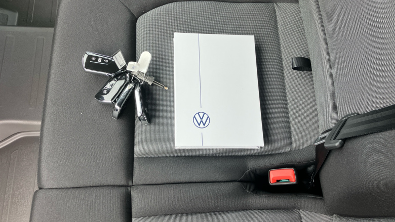 Volkswagen Crafter Cr35 Mwb Diesel 4Motion 2.0 TDI 177PS Commerce Plus Low Roof Van Auto